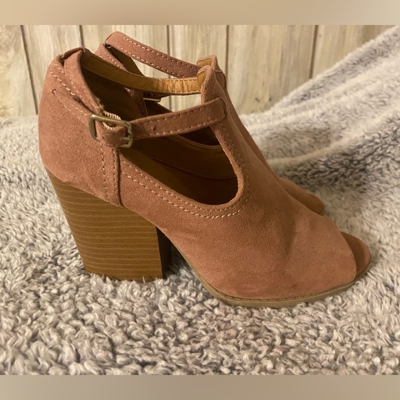 Pink booties - Picture 3 of 4